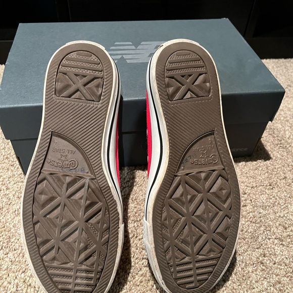 Iconic low-top red all star Converse - Picture 2 of 3